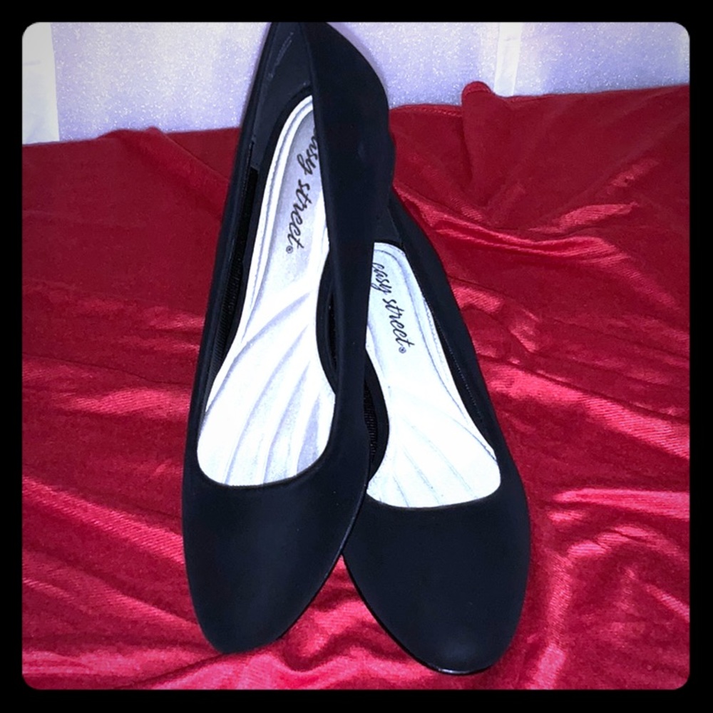 Easy Street ~ Prim, Black Suede, Sz 7M